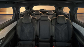 PEUGEOT 5008 motore elettrico (98kWh) 230 CV Long Range GT Exclusive